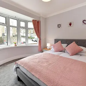 Pass The Keys Newly Refurbished Modern Bungalow - Pets Welcome Holiday home Swansea