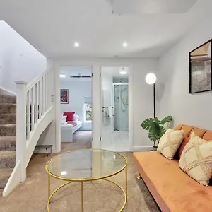 Long In The Centre With Free Parking Apartment Gloucester